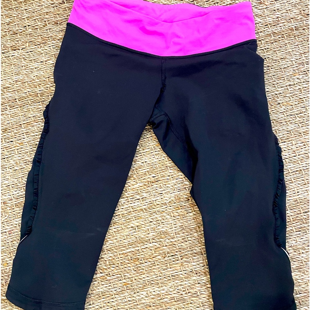 LuLuLemon Black & Hot Pink Cropped Leggings